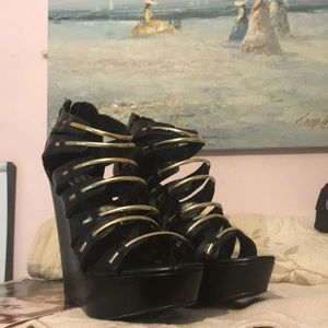 steve madden black and gold heels!!!